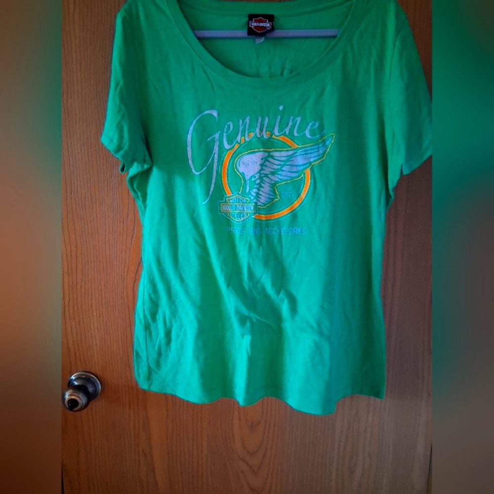Womens Harley Davidson T-shirt. Gently Used. Good Condition. 2xl. Green, Silver.